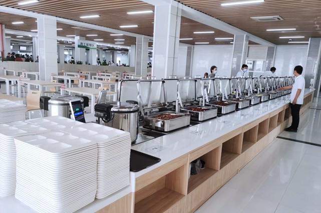 推動智能食堂信息管理更新改造，提升餐飲服務體驗——以婚慶禮儀服務為例的融合創新